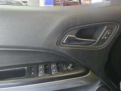 2021 Chevrolet Colorado LT-CREW CAB   - Photo 17 - Hamilton, OH 45015