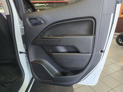 2021 Chevrolet Colorado LT-CREW CAB   - Photo 15 - Hamilton, OH 45015
