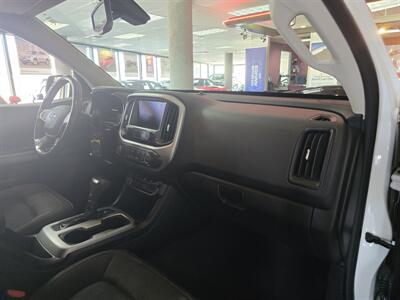 2021 Chevrolet Colorado LT-CREW CAB   - Photo 13 - Hamilton, OH 45015