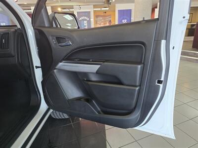 2021 Chevrolet Colorado LT-CREW CAB   - Photo 12 - Hamilton, OH 45015