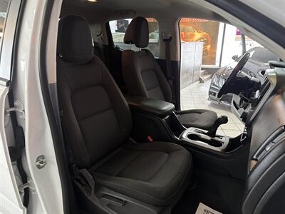 2021 Chevrolet Colorado LT-CREW CAB   - Photo 24 - Hamilton, OH 45015