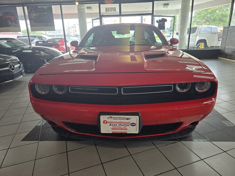 2015 Dodge Challenger SXT - Photo 2 - Hamilton, OH 45015