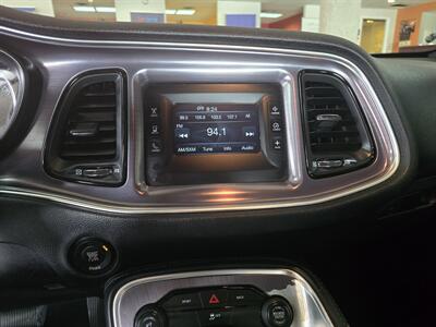 2015 Dodge Challenger SXT - Photo 8 - Hamilton, OH 45015