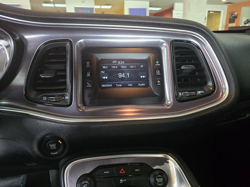 2015 Dodge Challenger SXT - Photo 8 - Hamilton, OH 45015