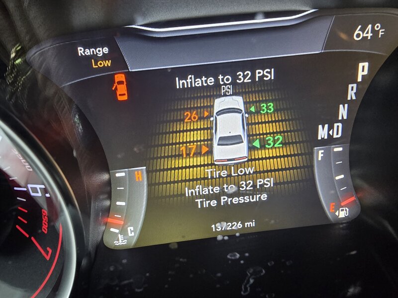 2015 Dodge Challenger SXT - Photo 11 - Hamilton, OH 45015