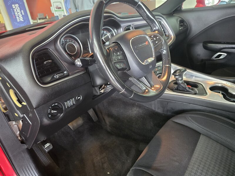 2015 Dodge Challenger SXT - Photo 14 - Hamilton, OH 45015