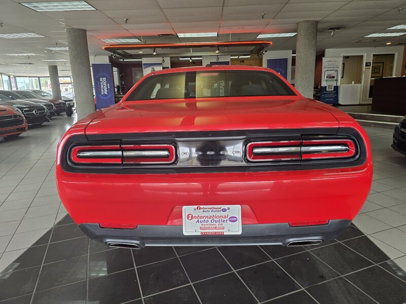 2015 Dodge Challenger SXT - Photo 5 - Hamilton, OH 45015