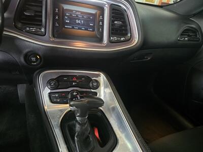 2015 Dodge Challenger SXT - Photo 9 - Hamilton, OH 45015