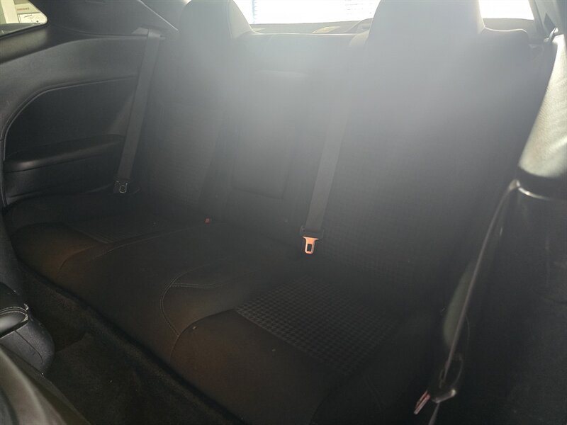 2015 Dodge Challenger SXT - Photo 15 - Hamilton, OH 45015