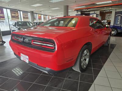 2015 Dodge Challenger SXT - Photo 4 - Hamilton, OH 45015