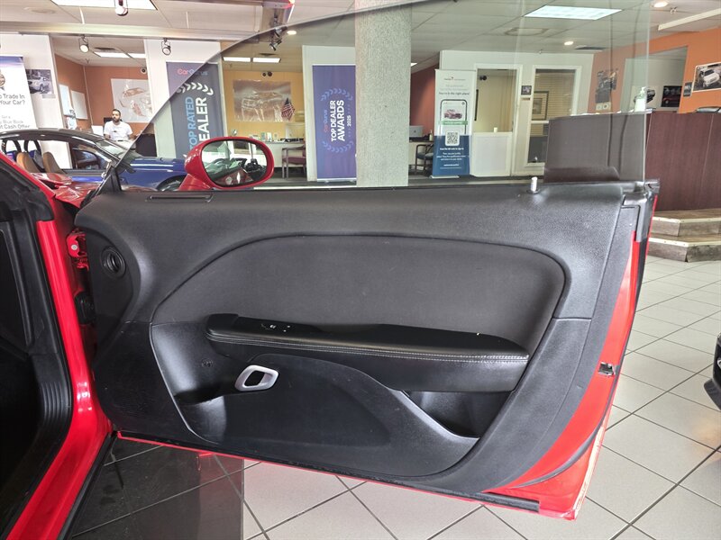 2015 Dodge Challenger SXT - Photo 16 - Hamilton, OH 45015