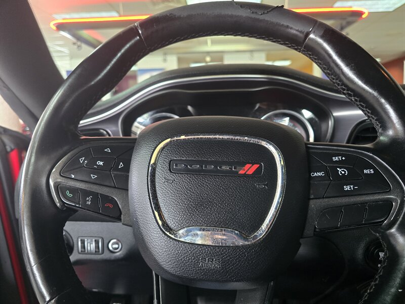2015 Dodge Challenger SXT - Photo 10 - Hamilton, OH 45015