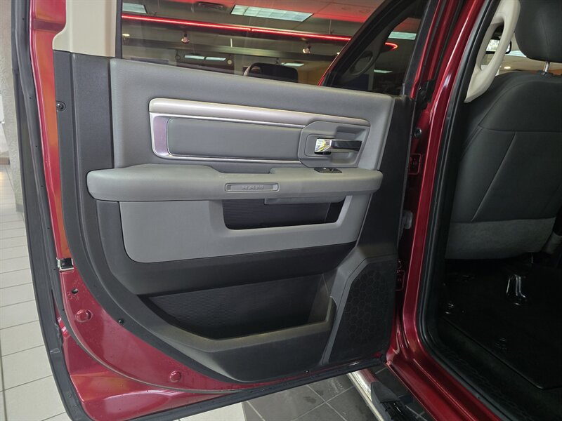 2015 RAM 2500 SLT CREW CAB4/ HEMI - Photo 10 - Hamilton, OH 45015