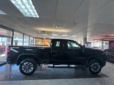 2022 Chevrolet Silverado 2500 Custom 4DR EXTENDED CAB 4X4 V8   - Photo 5 - Hamilton, OH 45015