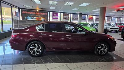 2017 Honda Accord LX   - Photo 4 - Hamilton, OH 45015