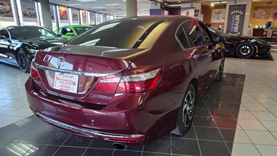 2017 Honda Accord LX   - Photo 5 - Hamilton, OH 45015