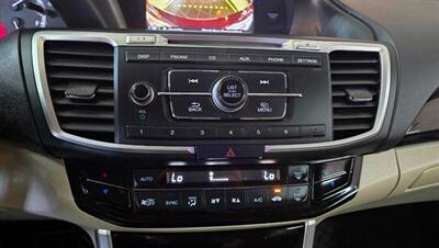 2017 Honda Accord LX   - Photo 16 - Hamilton, OH 45015