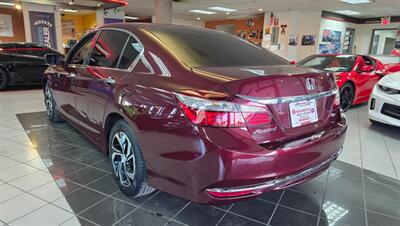 2017 Honda Accord LX   - Photo 7 - Hamilton, OH 45015