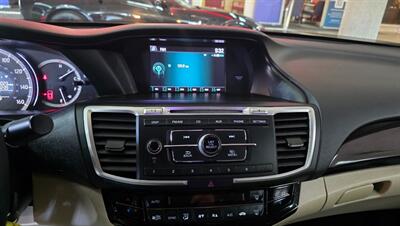 2017 Honda Accord LX   - Photo 14 - Hamilton, OH 45015