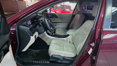 2017 Honda Accord LX   - Photo 8 - Hamilton, OH 45015