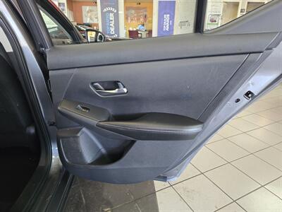 2022 Nissan Sentra SV 4DR SEDAN   - Photo 15 - Hamilton, OH 45015