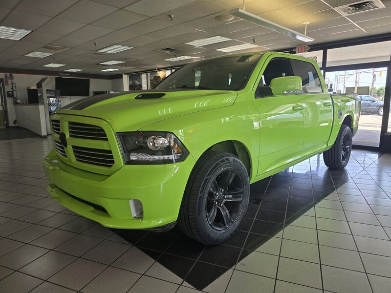 2017 RAM 1500 Sport 4DR CREW CAB 4X4/HEMI   - Photo 1 - Hamilton, OH 45015