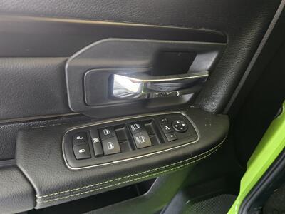 2017 RAM 1500 Sport 4DR CREW CAB 4X4/HEMI   - Photo 18 - Hamilton, OH 45015