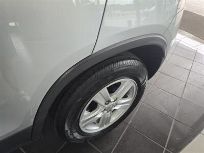 2020 Chevrolet Trax LS   - Photo 26 - Hamilton, OH 45015
