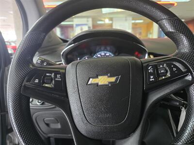 2020 Chevrolet Trax LS   - Photo 21 - Hamilton, OH 45015