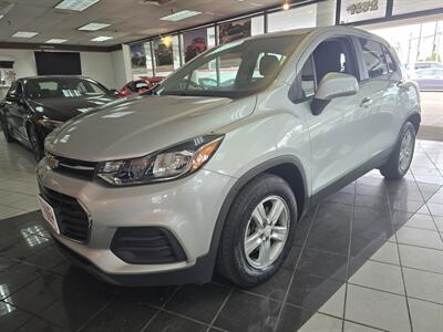 2020 Chevrolet Trax LS   - Photo 1 - Hamilton, OH 45015