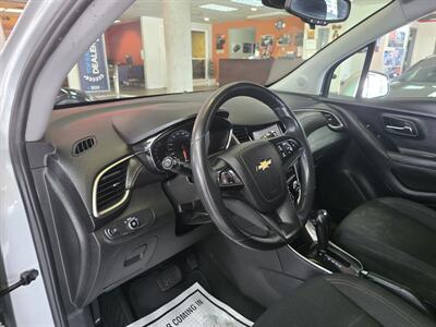 2020 Chevrolet Trax LS   - Photo 7 - Hamilton, OH 45015
