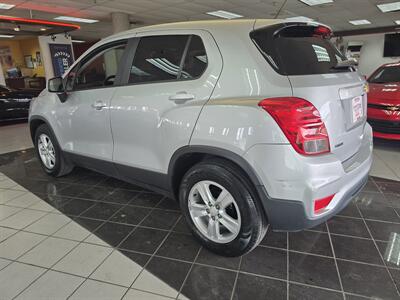 2020 Chevrolet Trax LS   - Photo 5 - Hamilton, OH 45015