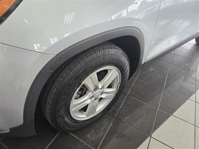 2020 Chevrolet Trax LS   - Photo 25 - Hamilton, OH 45015