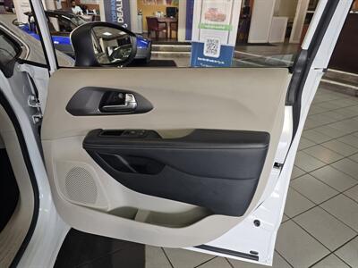 2023 Chrysler Pacifica Plug-In Hybrid Touring L 4DR MINI-VAN /HYBRID - Photo 12 - Hamilton, OH 45015