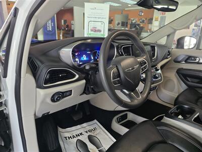 2023 Chrysler Pacifica Plug-In Hybrid Touring L 4DR MINI-VAN /HYBRID - Photo 8 - Hamilton, OH 45015