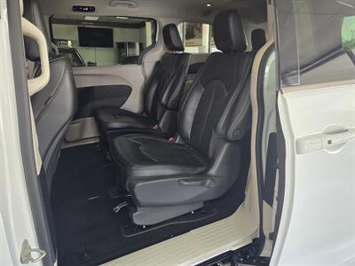 2023 Chrysler Pacifica Plug-In Hybrid Touring L 4DR MINI-VAN /HYBRID - Photo 10 - Hamilton, OH 45015