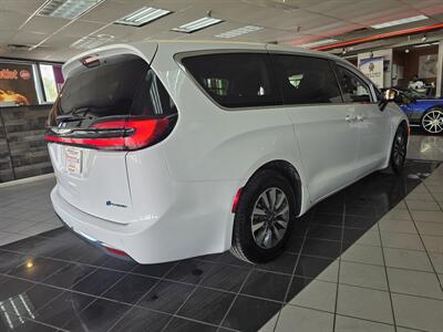 2023 Chrysler Pacifica Plug-In Hybrid Touring L 4DR MINI-VAN /HYBRID - Photo 4 - Hamilton, OH 45015