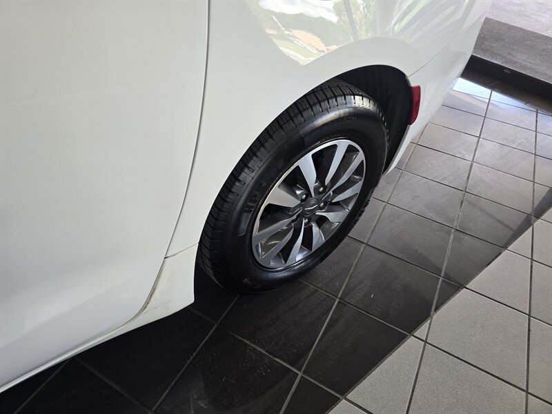 2023 Chrysler Pacifica Plug-In Hybrid Touring L 4DR MINI-VAN /HYBRID - Photo 37 - Hamilton, OH 45015