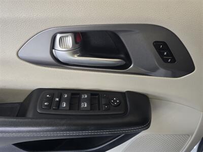 2023 Chrysler Pacifica Plug-In Hybrid Touring L 4DR MINI-VAN /HYBRID - Photo 17 - Hamilton, OH 45015