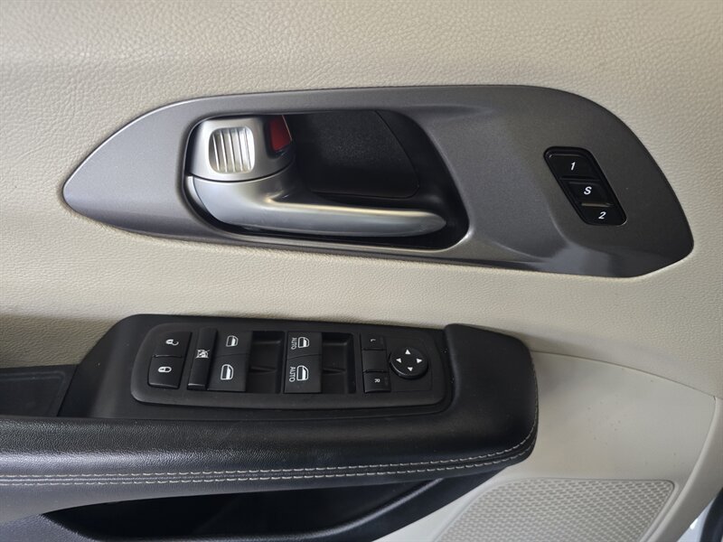 2023 Chrysler Pacifica Plug-In Hybrid Touring L 4DR MINI-VAN /HYBRID - Photo 17 - Hamilton, OH 45015