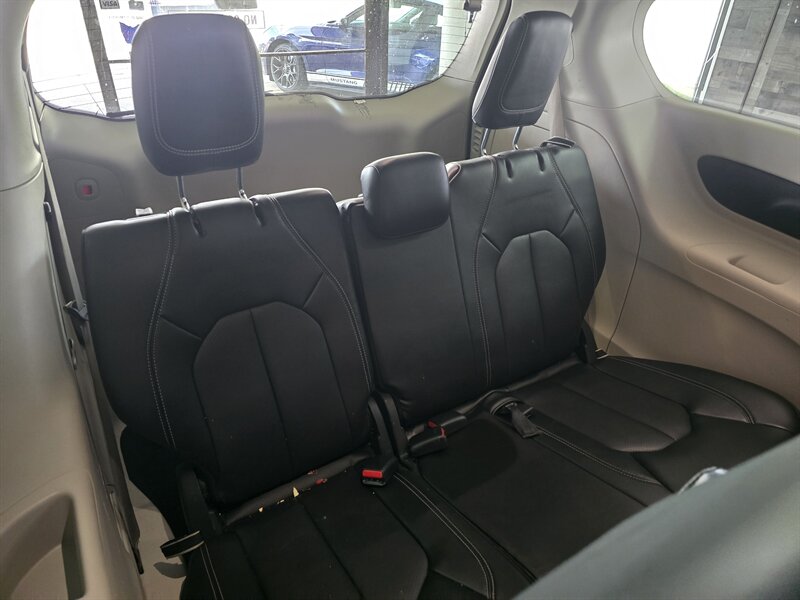2023 Chrysler Pacifica Plug-In Hybrid Touring L 4DR MINI-VAN /HYBRID - Photo 16 - Hamilton, OH 45015