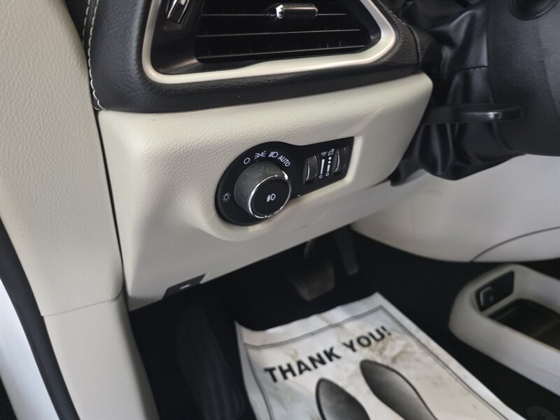 2023 Chrysler Pacifica Plug-In Hybrid Touring L 4DR MINI-VAN /HYBRID - Photo 19 - Hamilton, OH 45015