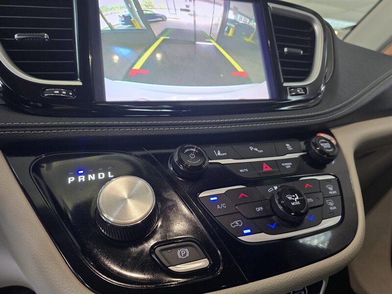 2023 Chrysler Pacifica Plug-In Hybrid Touring L 4DR MINI-VAN /HYBRID - Photo 25 - Hamilton, OH 45015