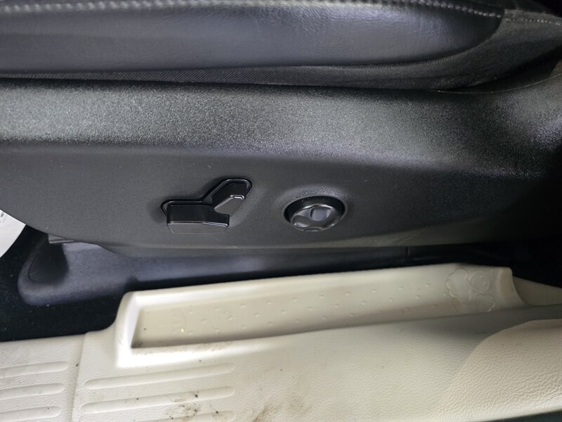 2023 Chrysler Pacifica Plug-In Hybrid Touring L 4DR MINI-VAN /HYBRID - Photo 18 - Hamilton, OH 45015