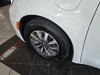 2023 Chrysler Pacifica Plug-In Hybrid Touring L 4DR MINI-VAN /HYBRID - Photo 38 - Hamilton, OH 45015