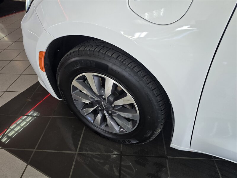 2023 Chrysler Pacifica Plug-In Hybrid Touring L 4DR MINI-VAN /HYBRID - Photo 38 - Hamilton, OH 45015