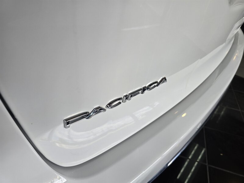 2023 Chrysler Pacifica Plug-In Hybrid Touring L 4DR MINI-VAN /HYBRID - Photo 33 - Hamilton, OH 45015