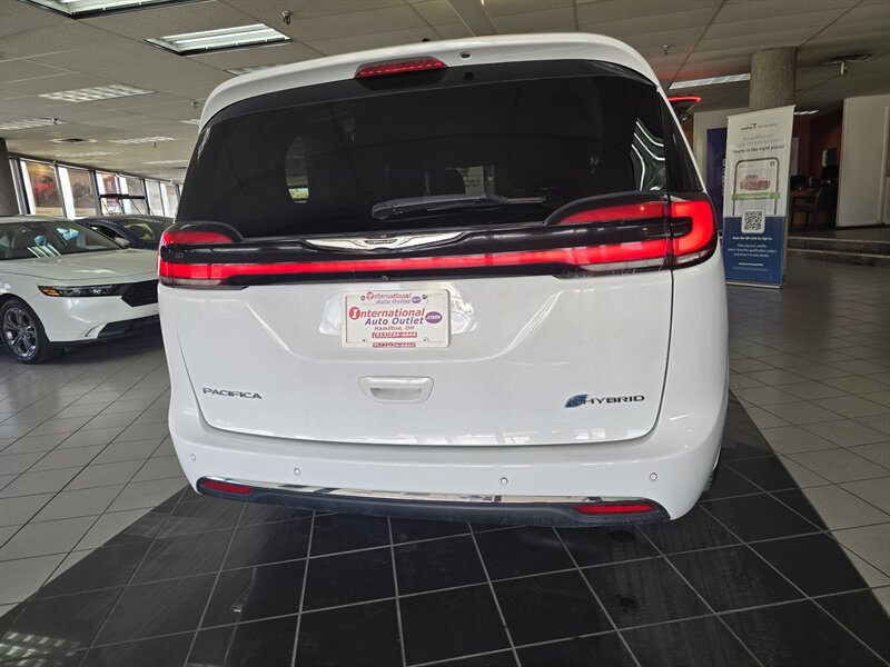 2023 Chrysler Pacifica Plug-In Hybrid Touring L 4DR MINI-VAN /HYBRID - Photo 5 - Hamilton, OH 45015