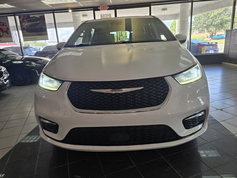 2023 Chrysler Pacifica Plug-In Hybrid Touring L 4DR MINI-VAN /HYBRID - Photo 2 - Hamilton, OH 45015