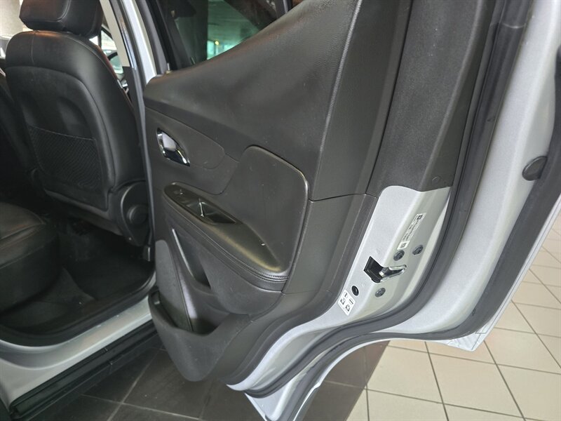 2017 Buick Encore Essence4DR CROSSOVER AWD - Photo 13 - Hamilton, OH 45015